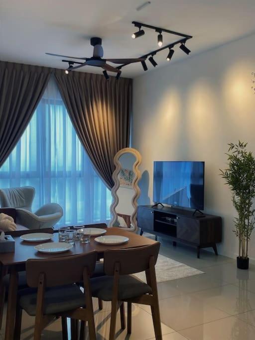 Izz Cozy Apartment *